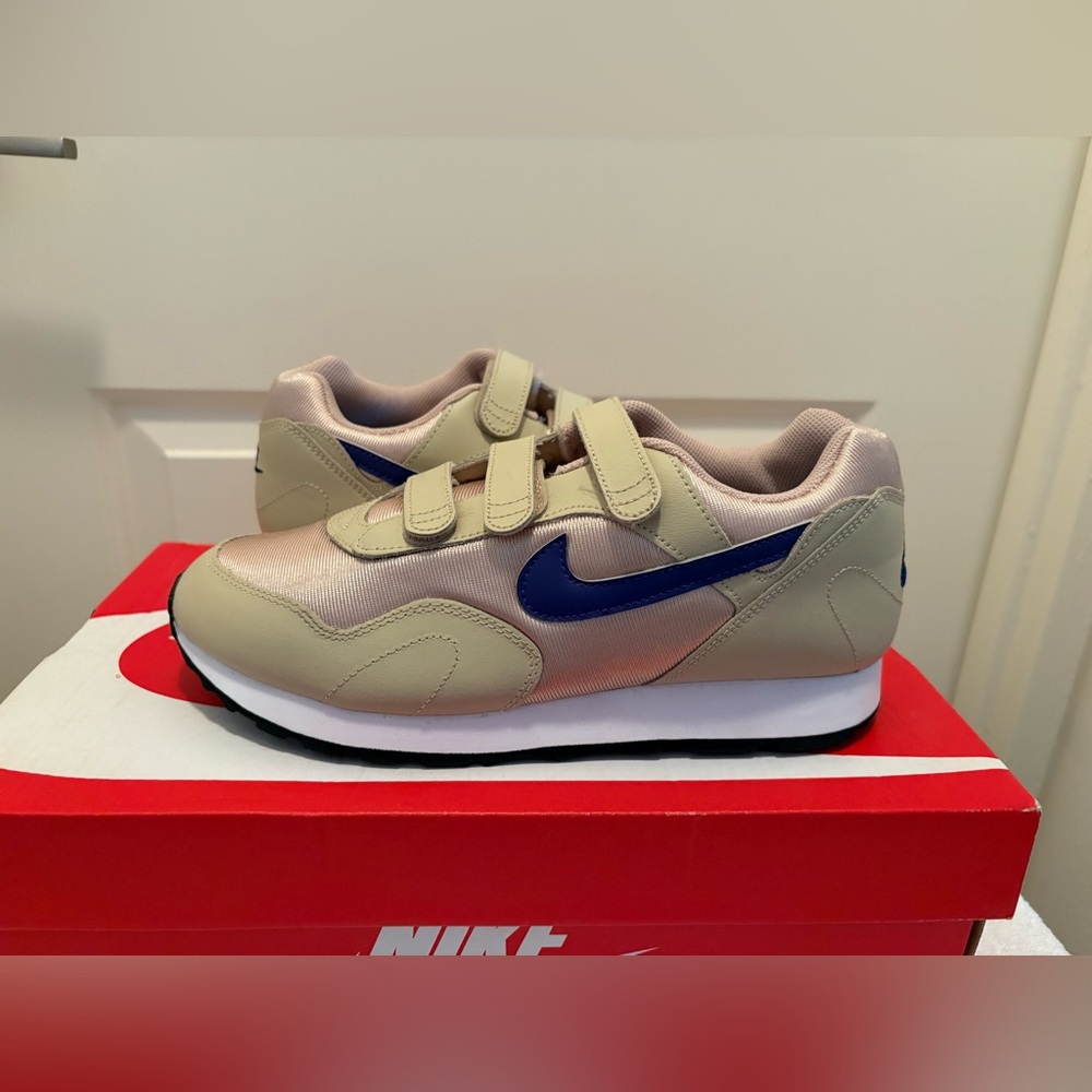 Nike Outburst V Sneaker - Women’s Size 7.5